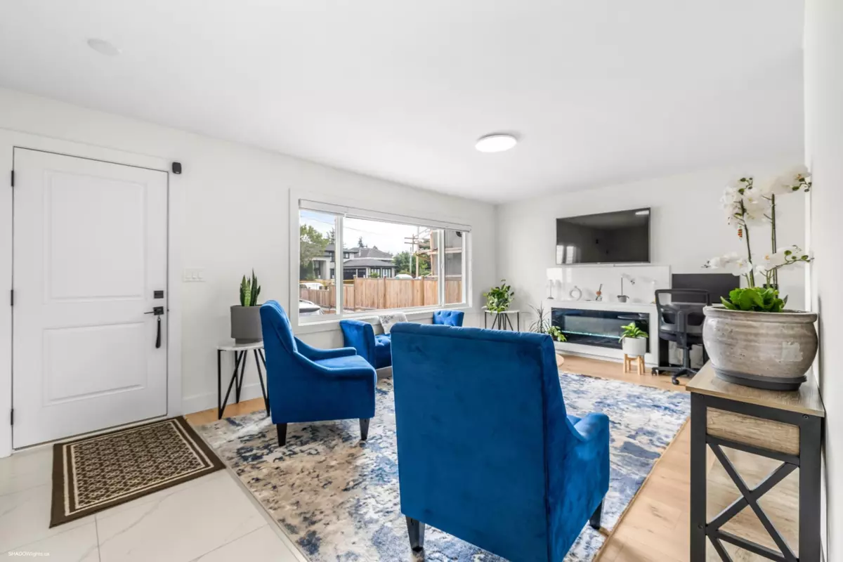 Family Room Photo of 9360 Pinewell Crescent, Richmond, BC