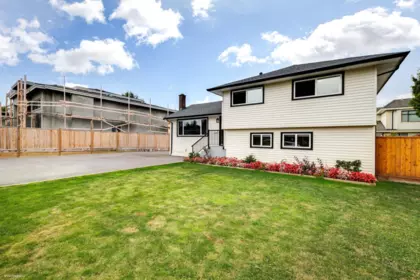 Front Yard Photo of 9360 Pinewell Crescent, Richmond, BC