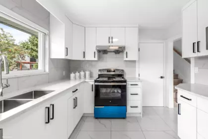 Kitchen Island Photo of 9360 Pinewell Crescent, Richmond, BC