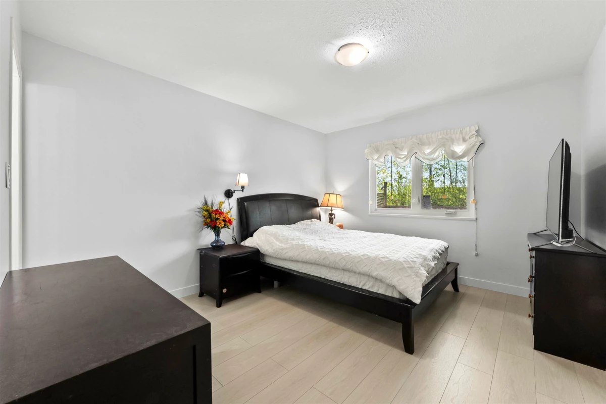 Dining Area Photo of 17918 56a Avenue, Surrey, BC
