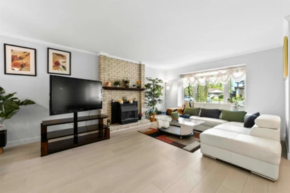 Kitchen Island Photo of 17918 56a Avenue, Surrey, BC