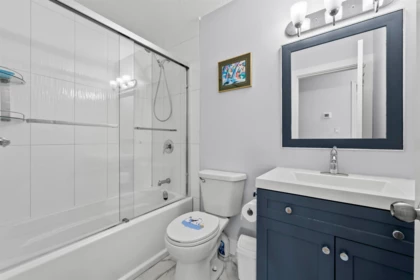 Primary Bathroom Photo of 17918 56a Avenue, Surrey, BC