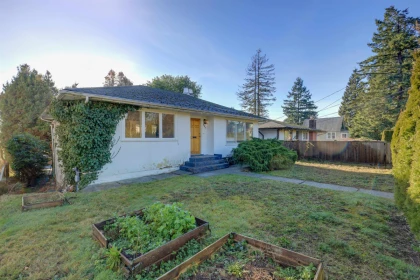 Front Yard Photo of 509 E Keith Road, North Vancouver, BC