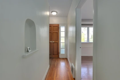 Mudroom Photo of 509 E Keith Road, North Vancouver, BC