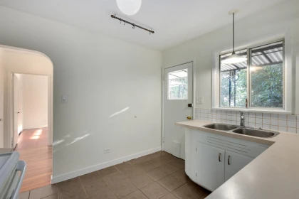 Walk-In Closet Photo of 509 E Keith Road, North Vancouver, BC