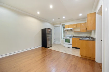 Hot Tub / Spa Photo of 1711 Sixth Avenue, New Westminster, BC