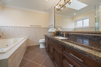 Mudroom Photo of 1711 Sixth Avenue, New Westminster, BC