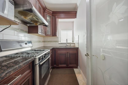 Walk-In Closet Photo of 1711 Sixth Avenue, New Westminster, BC