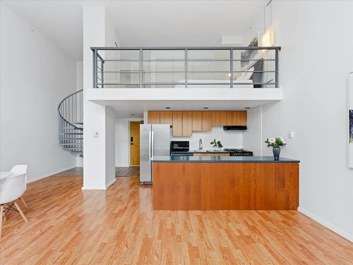 Family Room Photo of 512 933 Seymour Street, Vancouver, BC