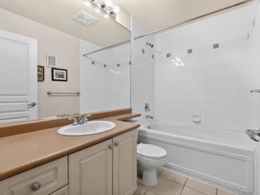 Hallway Photo of 205 588 W 45th Avenue, Vancouver, BC