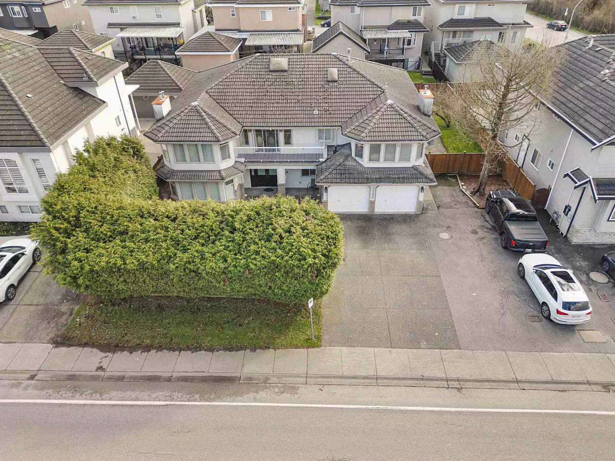 Living Room Photo of 12604 68 Avenue, Surrey, BC
