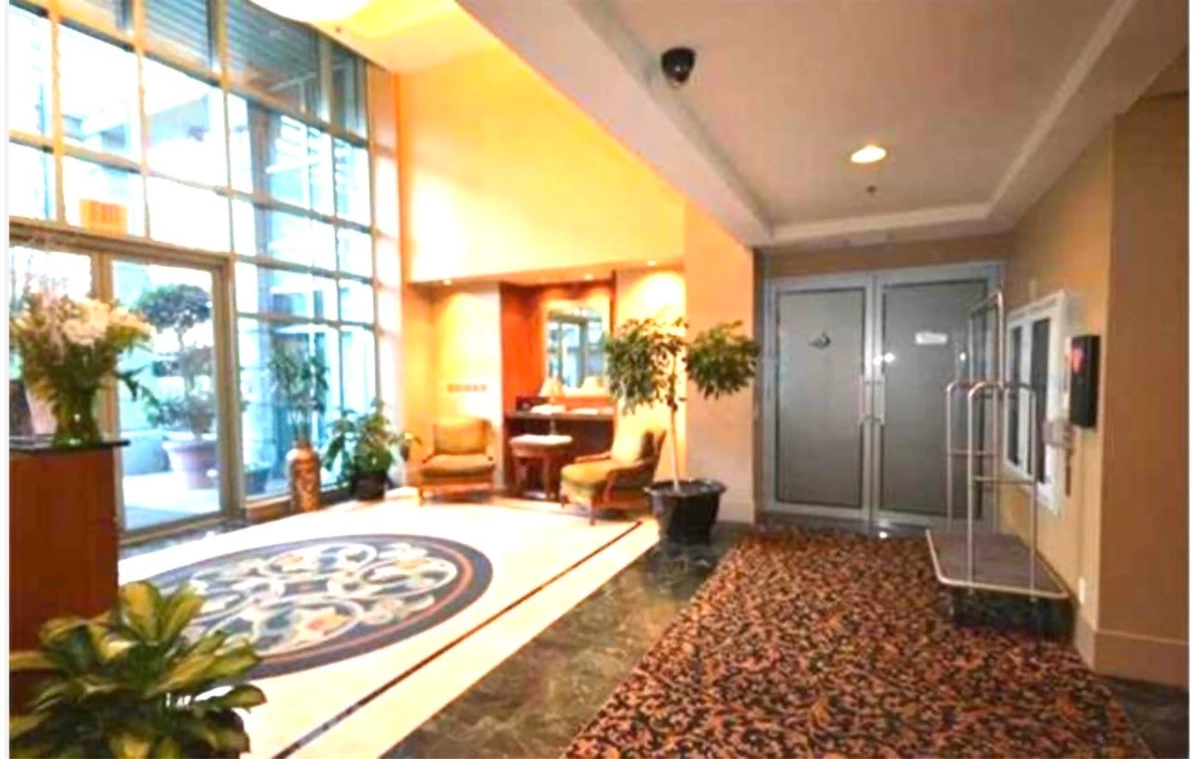 Living Room Photo of 207 1889 Alberni Street, Vancouver, BC