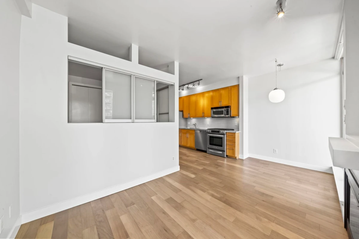 Dining Area Photo of 304 2055 Yukon Street, Vancouver, BC