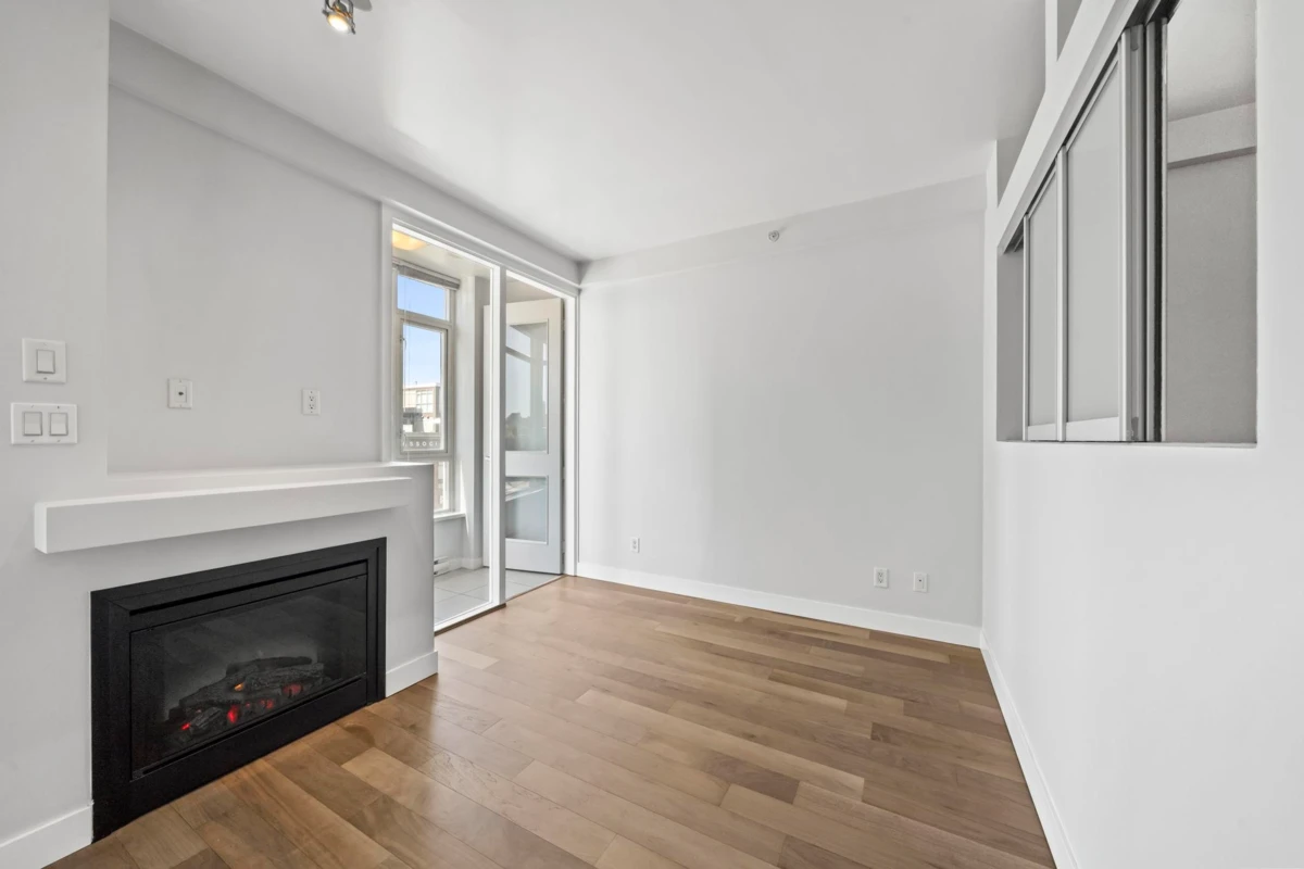 Living Room Photo of 304 2055 Yukon Street, Vancouver, BC