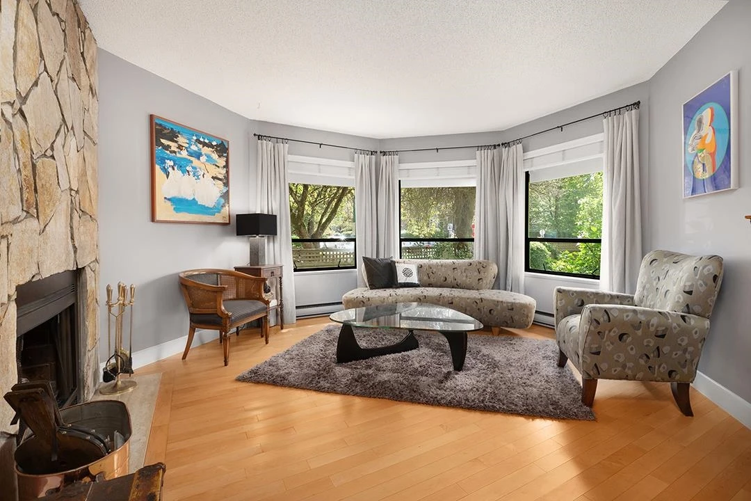 Dining Area Photo of 805 W 14th Avenue, Vancouver, BC