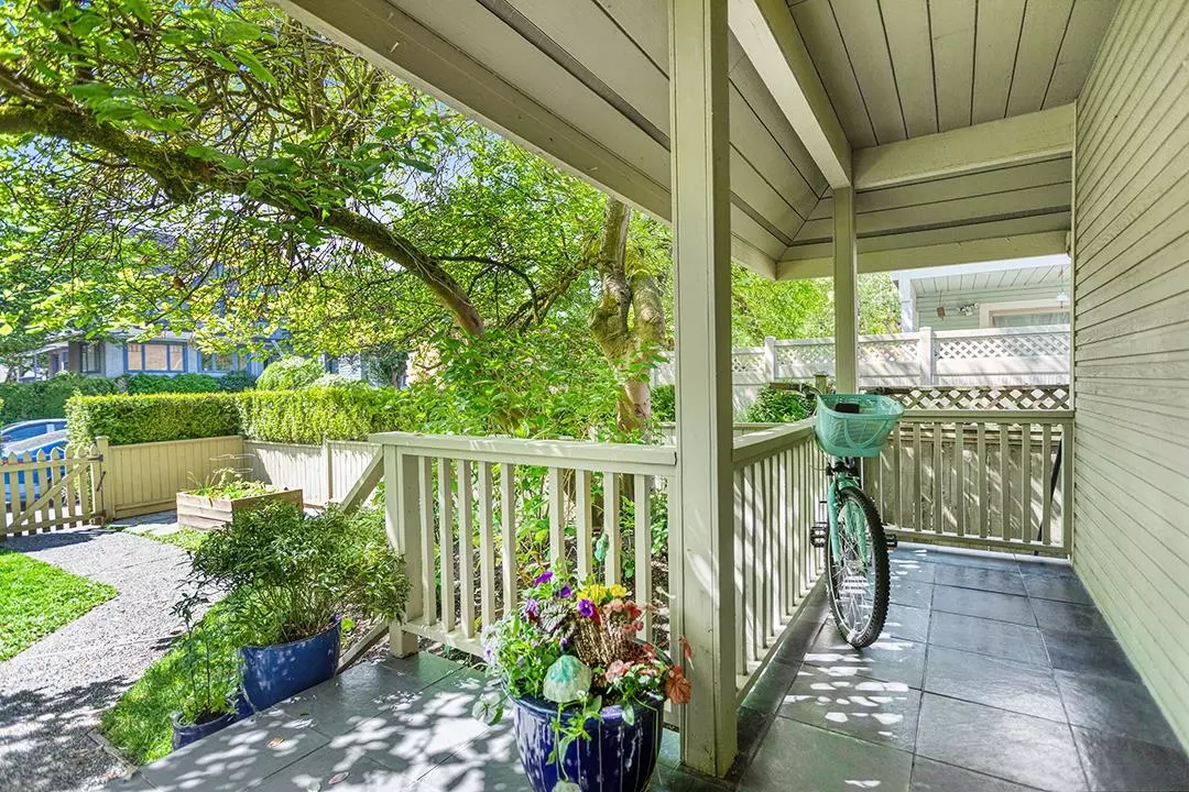 Family Room Photo of 805 W 14th Avenue, Vancouver, BC
