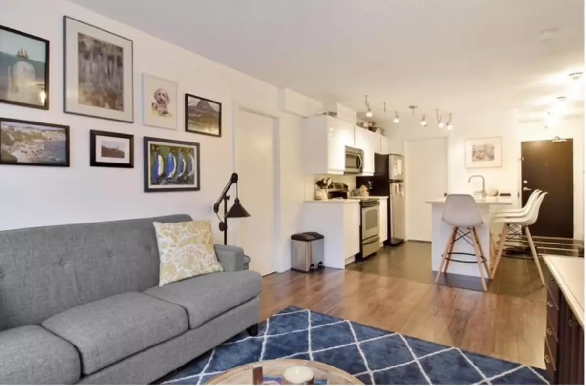 Dining Area Photo of 409 933 Hornby Street, Vancouver, BC