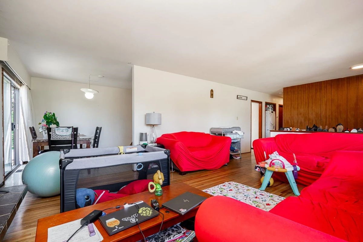 Family Room Photo of 13760 Bentley Road, Surrey, BC