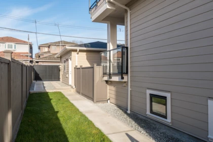 Hot Tub / Spa Photo of 1 2943 E 44th Avenue, Vancouver, BC