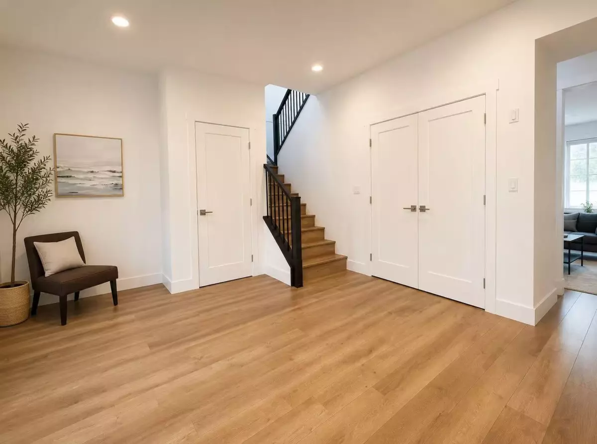 Living Room Photo of 63866 Beech Avenue, Hope, BC