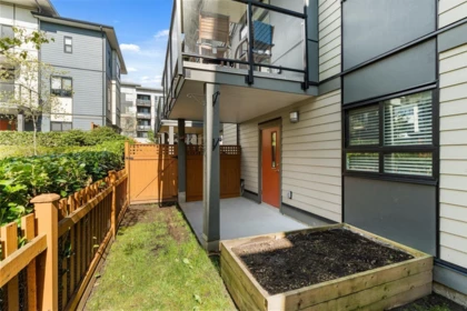 Outdoor Deck Photo of 6 1968 North Parallel Road, Abbotsford, BC