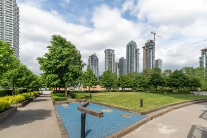 Front Yard Photo of 1903 2388 Madison Avenue, Burnaby, BC