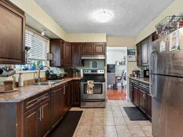 Kitchen Island Photo of 2068 Ridgeway Street, Abbotsford, BC