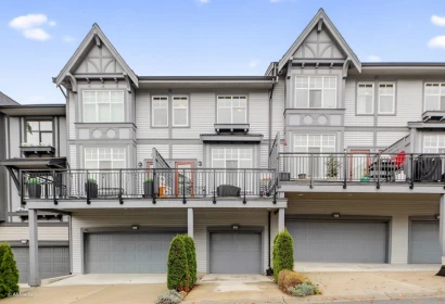 Entry Foyer Photo of 44 3552 Victoria Drive, Coquitlam, BC
