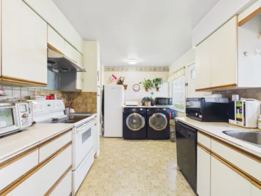 Kitchen Island Photo of 2336 Kensington Avenue, Burnaby, BC