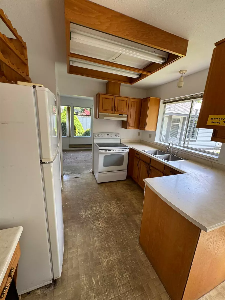 Dining Area Photo of 118 14220 19a Avenue, Surrey, BC