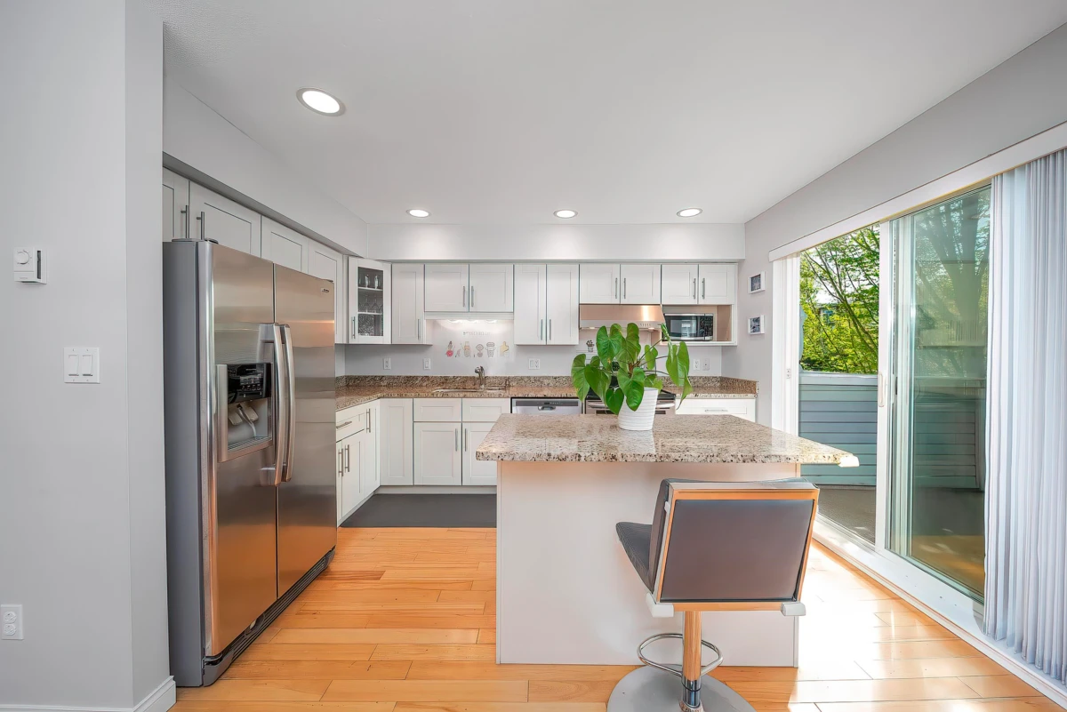 Dining Area Photo of 1 16388 85 Avenue, Surrey, BC