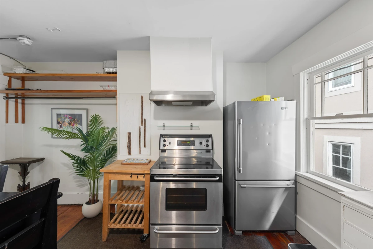 Dining Area Photo of 2820 W 13th Avenue, Vancouver, BC