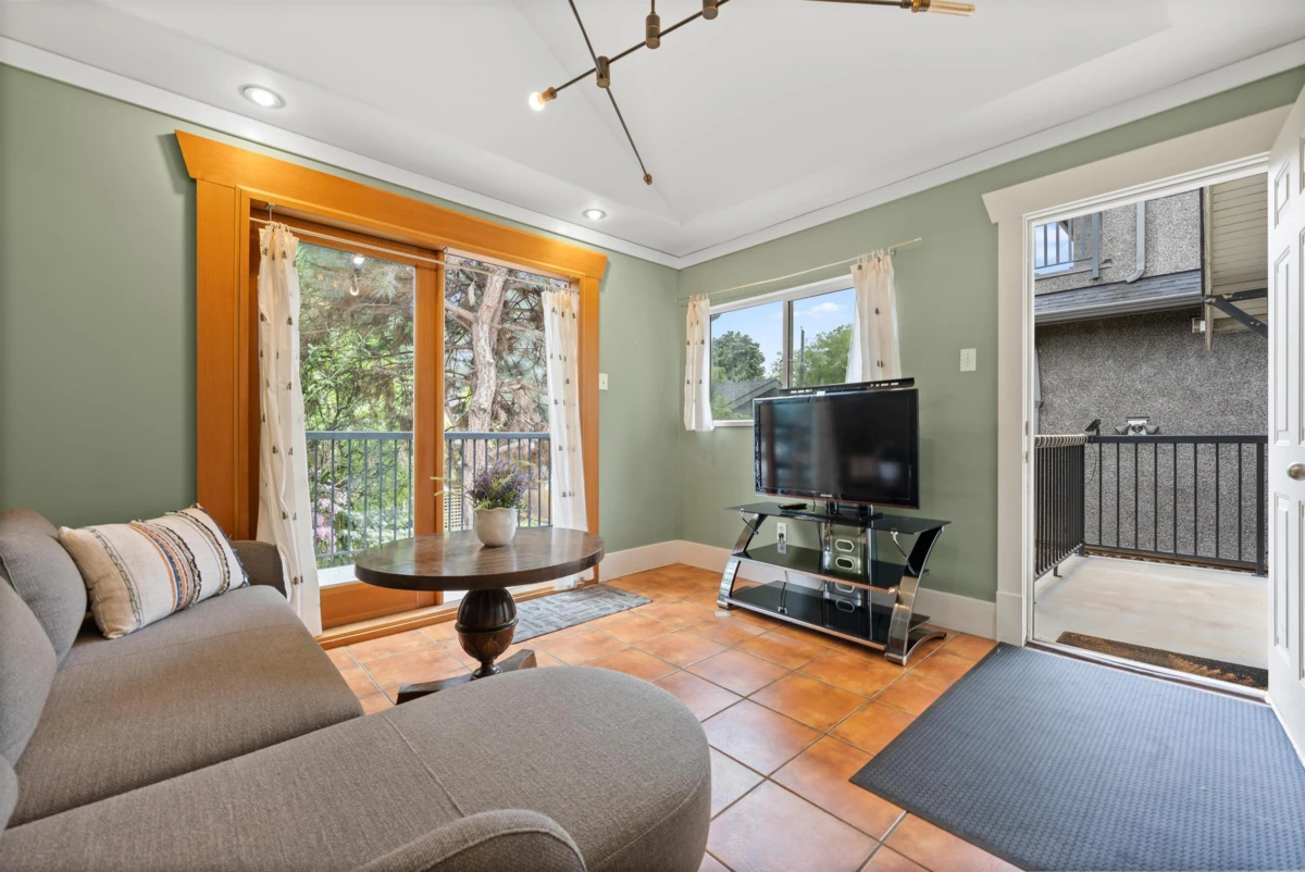 Living Room Photo of 2820 W 13th Avenue, Vancouver, BC