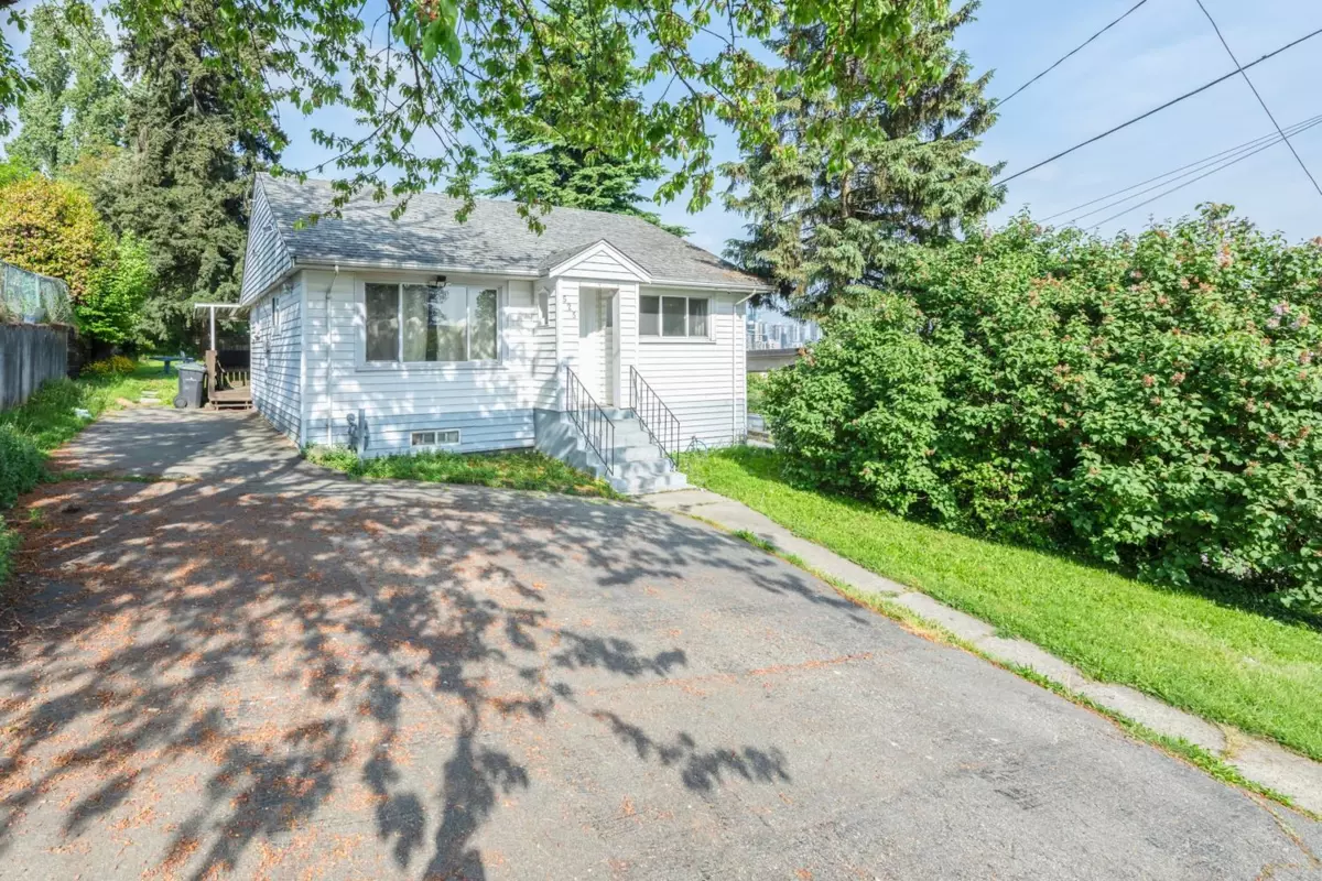 Exterior Rear Photo of 525 Sixteenth Street, New Westminster, BC