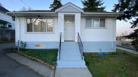 Basement Recreation Room Photo of 525 Sixteenth Street, New Westminster, BC