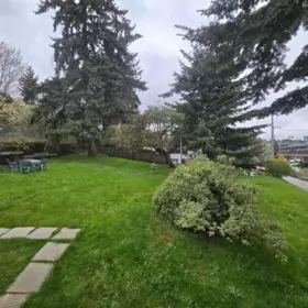 Garden / Landscaping Photo of 525 Sixteenth Street, New Westminster, BC