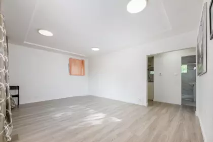 Walk-In Closet Photo of 525 Sixteenth Street, New Westminster, BC