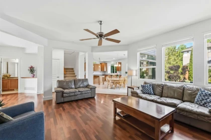 Kitchen Island Photo of 10676 247a Street, Maple Ridge, BC