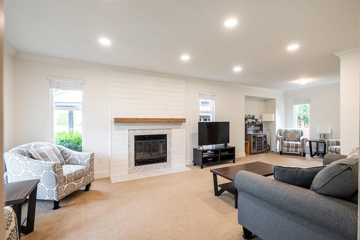 Dining Area Photo of 9395 209b Street, Langley, BC