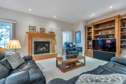 Powder Room Photo of 9385 173a Street, Surrey, BC