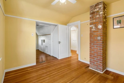 Entry Foyer Photo of 2211 Parker Street, Vancouver, BC