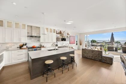 Kitchen Island Photo of 14712 Mcdonald Avenue, White Rock, BC