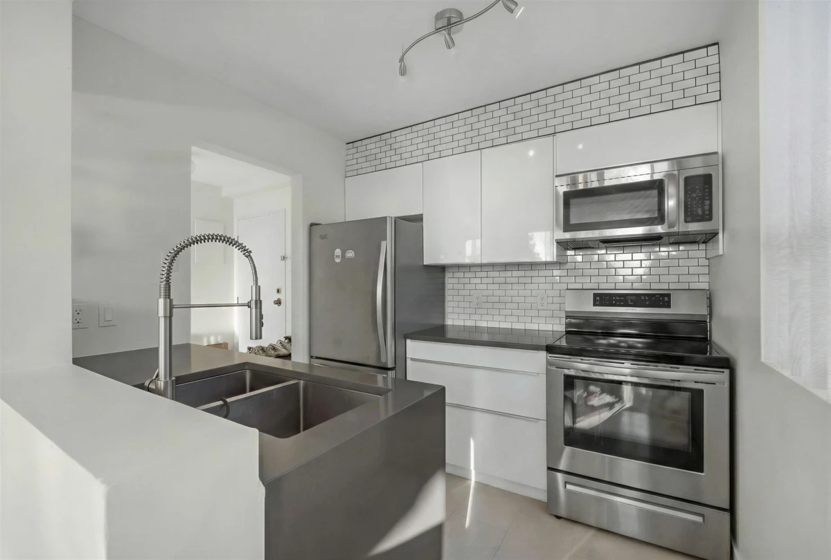 Family Room Photo of 502 1737 Duchess Avenue, West Vancouver, BC