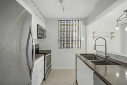 Breakfast Nook Photo of 502 1737 Duchess Avenue, West Vancouver, BC