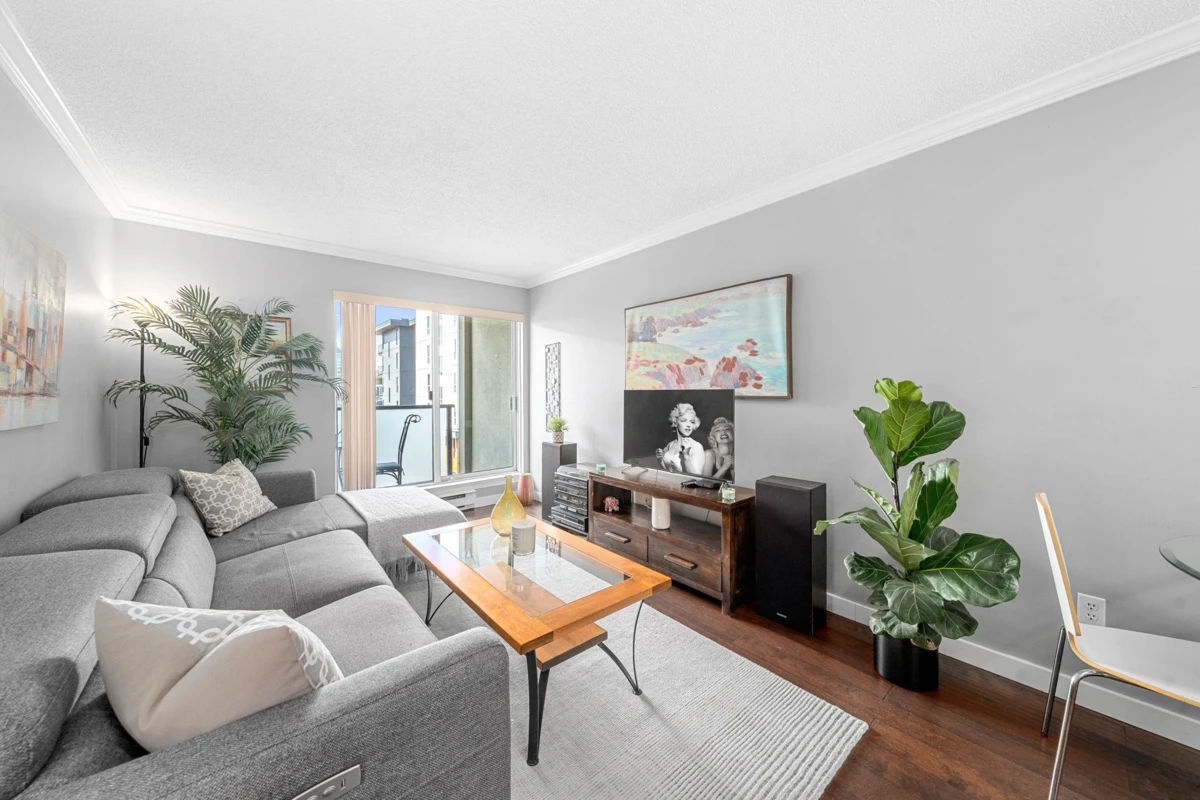 Dining Area Photo of 302 140 E 4th Street, North Vancouver, BC