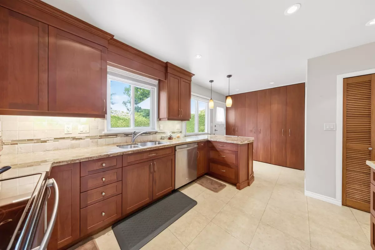 Family Room Photo of 4713 46 Avenue, Delta, BC