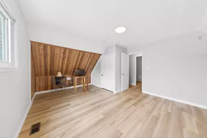 Hallway Photo of 4713 46 Avenue, Delta, BC