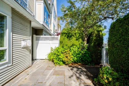 109 6588 Southoaks Crescent, Burnaby, BC, Burnaby — Townhouse for sale