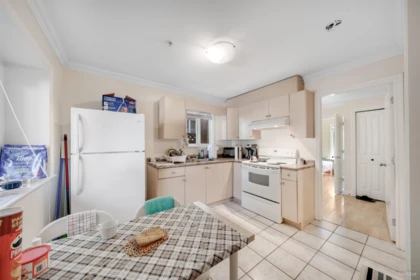 Laundry Room Photo of 7531 Oak Street, Vancouver, BC