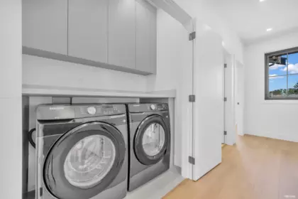 Guest Bathroom Photo of 4 2316 Cliff Avenue, Burnaby, BC